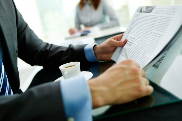 Юрий Колокольников травит механических блох во дворце в трейлере Левши